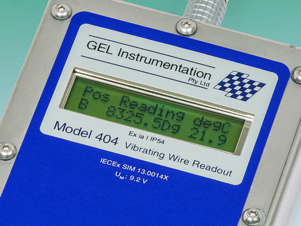 Thiết bị đọc cầm tay/ Intrinsically Safe Readout (VW) | Model 404 – Geokon.USA
